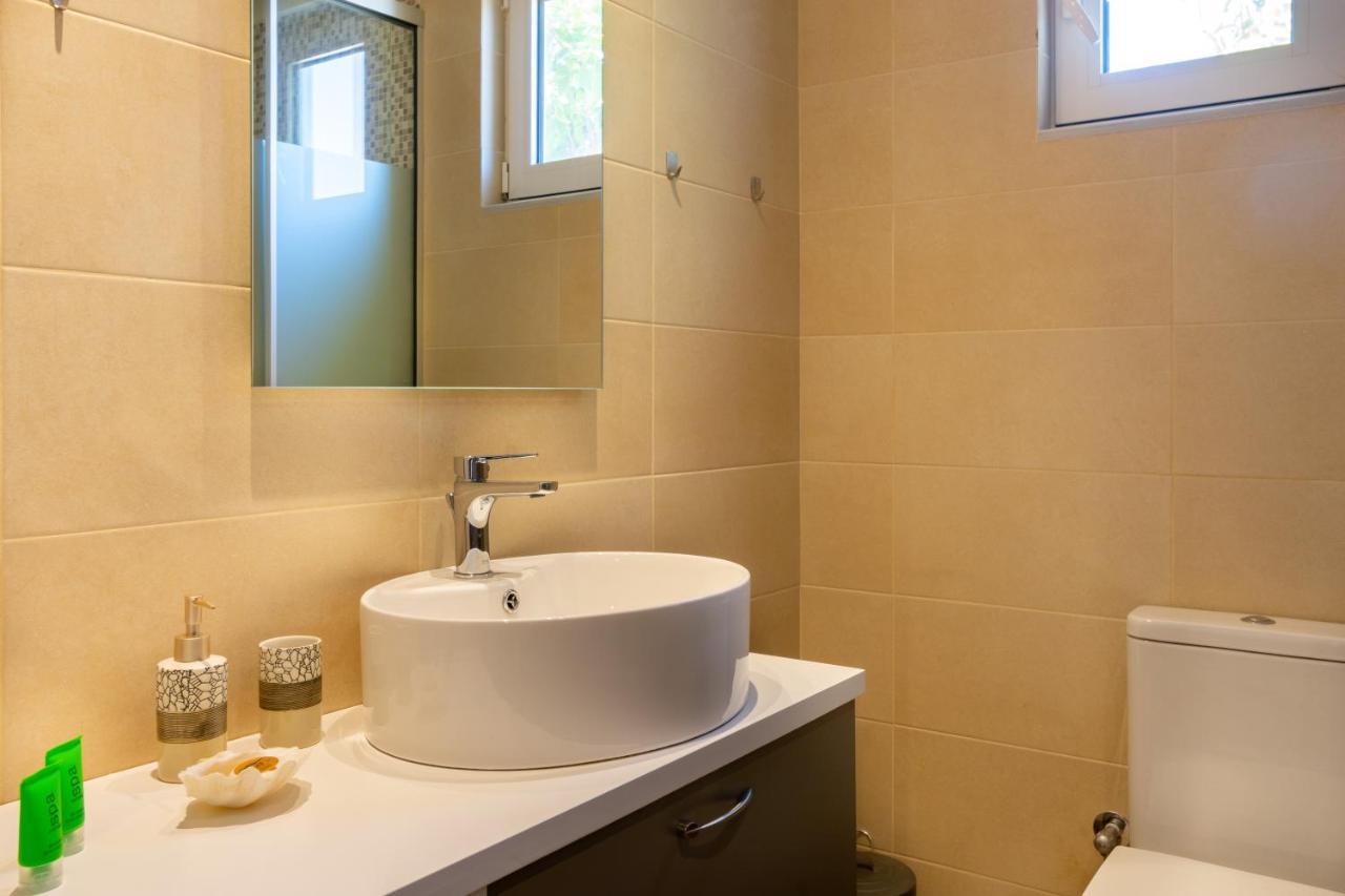 Eleni'S Cozy House Villa อายิโอสนิโกลาโอส ภายนอก รูปภาพ